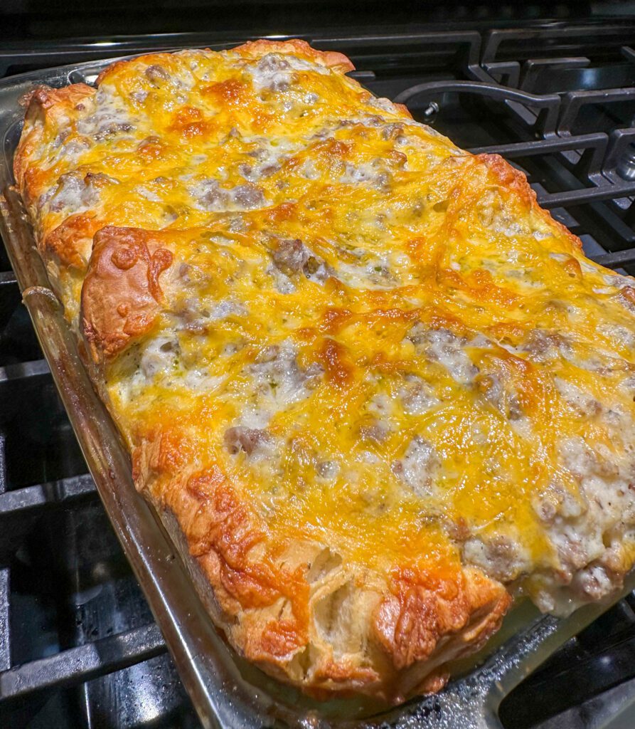 biscuits & sausage gravy casserole